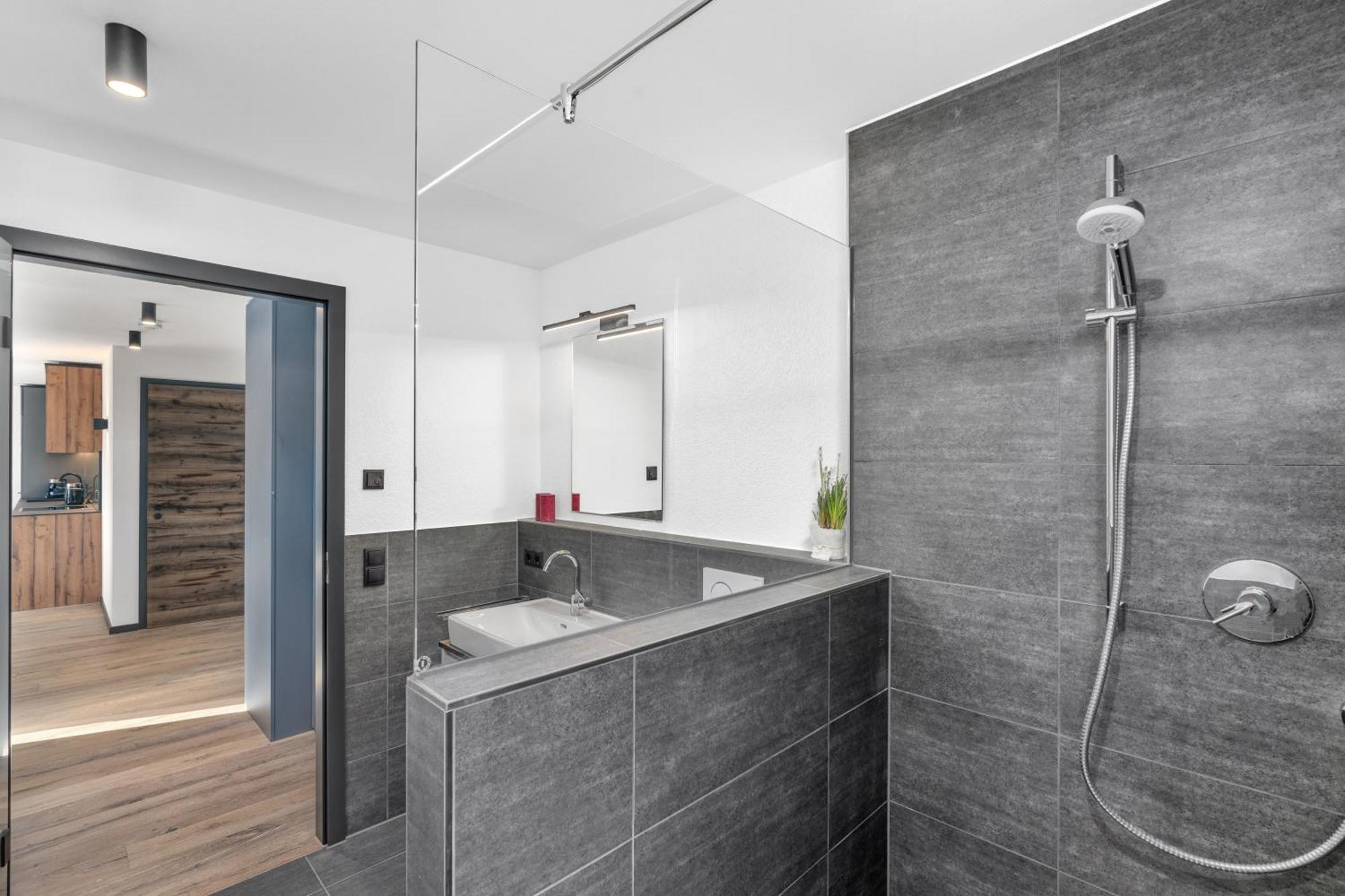 Seequartier 2 - Neu & Hochwertig Friedrichshafen Ngoại thất bức ảnh